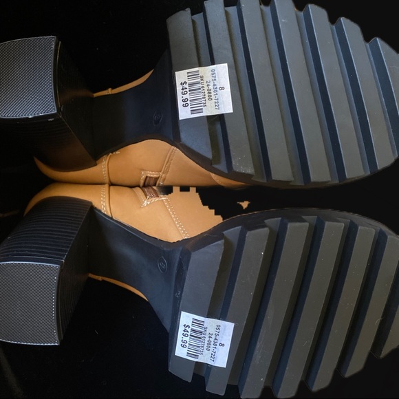 Brand New Boots - Picture 2 of 4